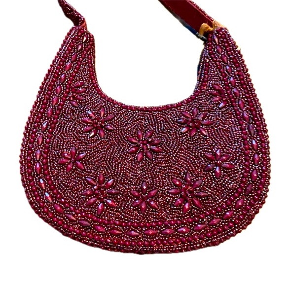 NWT ⚜️♥️⚜️ From India to you Gorgeous Burgundy Floral Beaded Purse - Picture 4 of 10